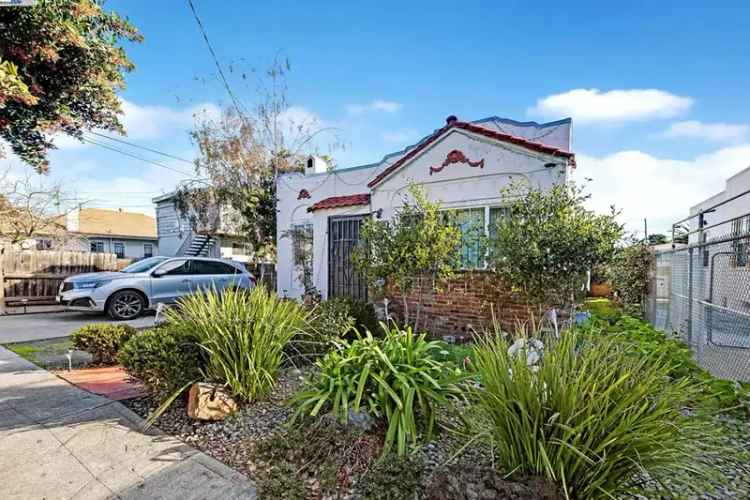 Single-family house For Sale in 2820, 22nd Avenue, Oakland, California