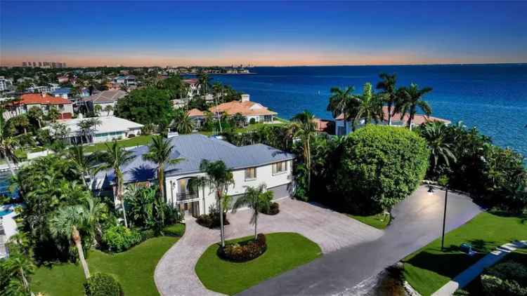 Single-family house For Sale in Longboat Key, Florida