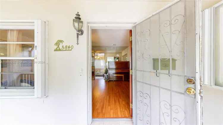 Single-family house For Sale in 5840, Southwest 62nd Terrace, South Miami, Florida