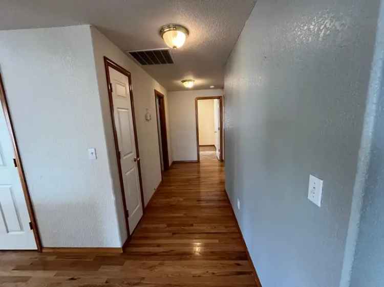 Spacious 3-Bedroom Rambler in SE Olympia