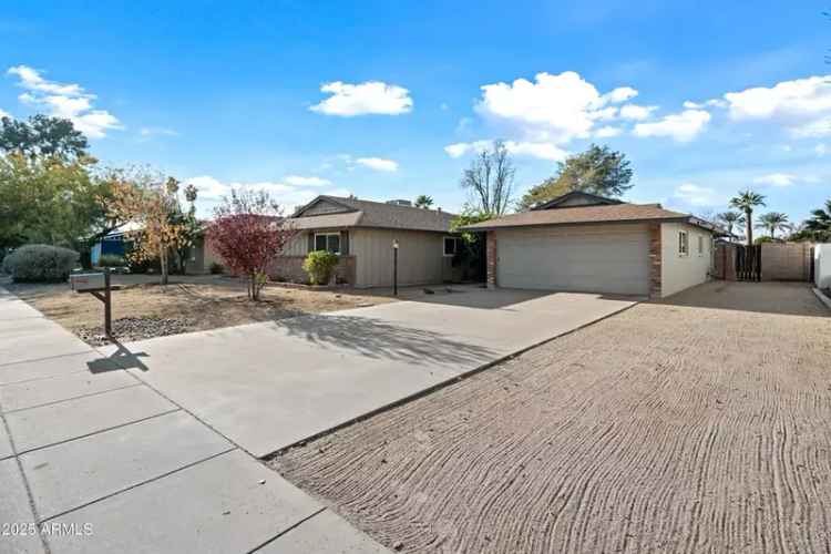 Single-family house For Sale in 2918, East Laurel Lane, Phoenix, Arizona