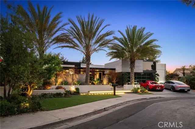 Single-family house For Sale in 15, Torrey Pines Lane, Newport Beach, California