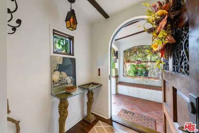 Single-family house For Sale in 4243, Bakman Avenue, Los Angeles, California