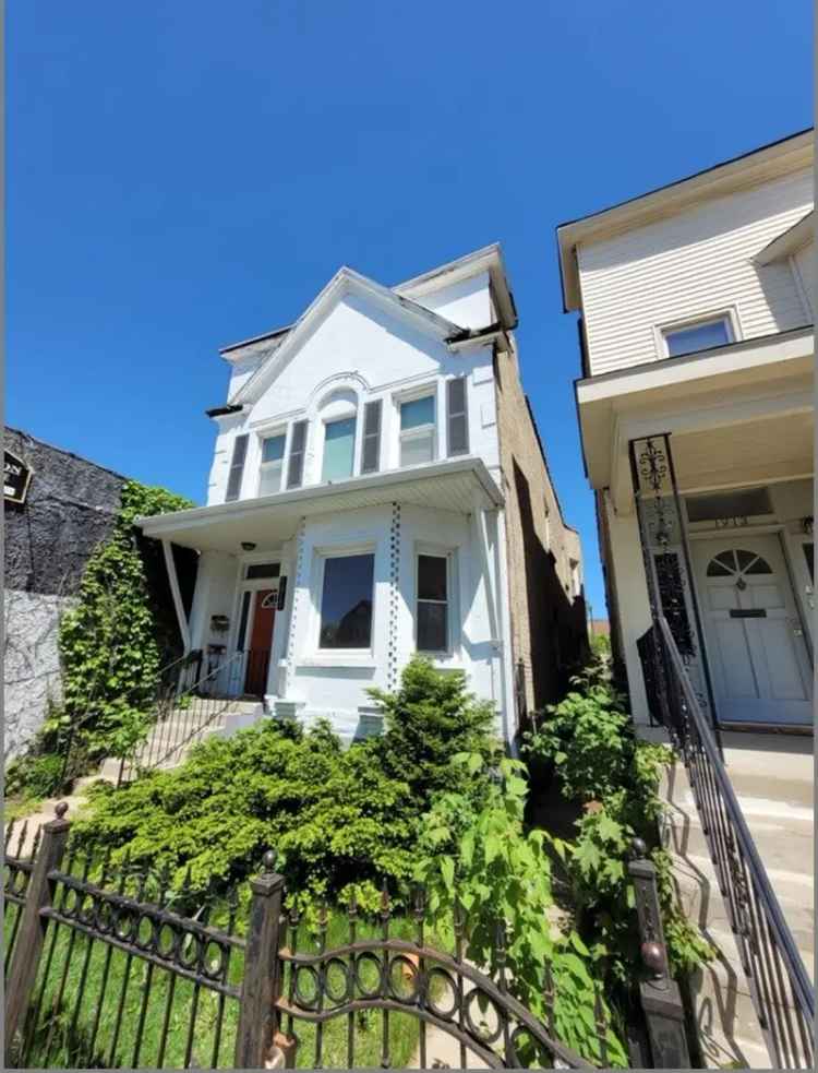 Multi-family house For Sale in 1915, Asbury Avenue, Evanston, Illinois