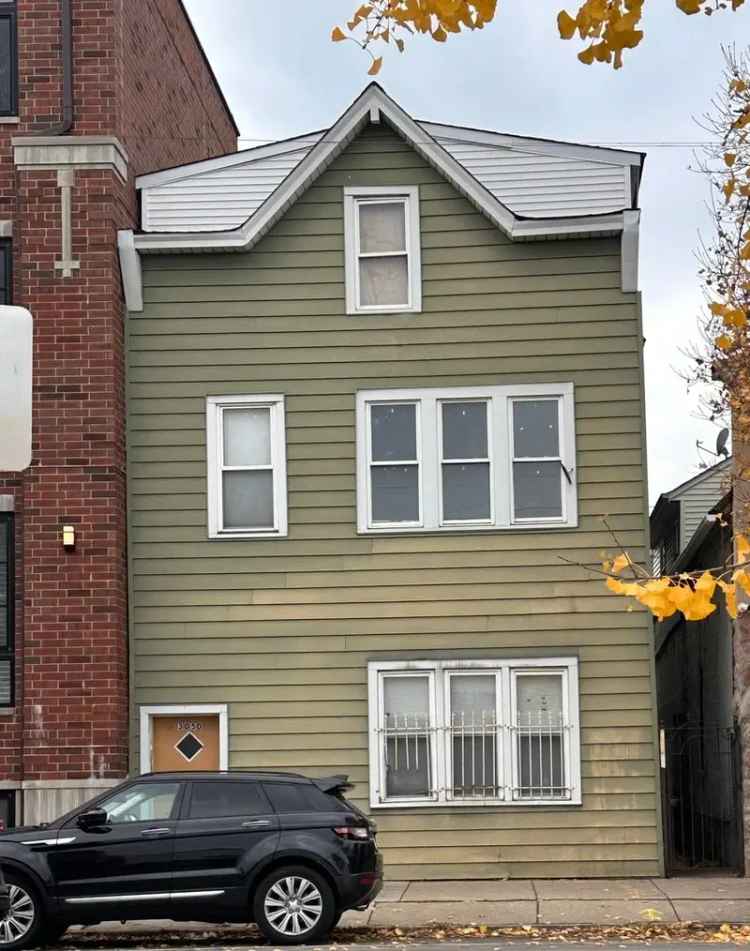 Multi-family house For Sale in 3050, North California Avenue, Chicago, Illinois