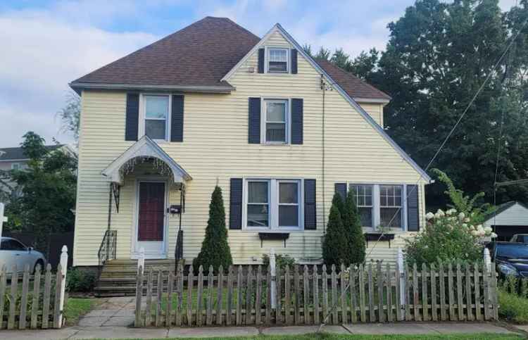 Single-family house For Sale in 55, Daniel Street, East Hartford, Connecticut