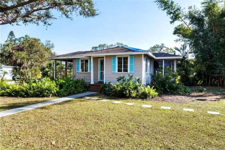 Single-family house For Sale in 2186, Arlington Street, Sarasota, Florida