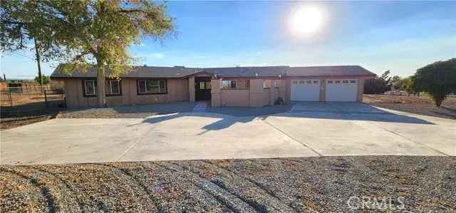 Single-family house For Sale in 16257, Saint Timothy Road, Apple Valley, California