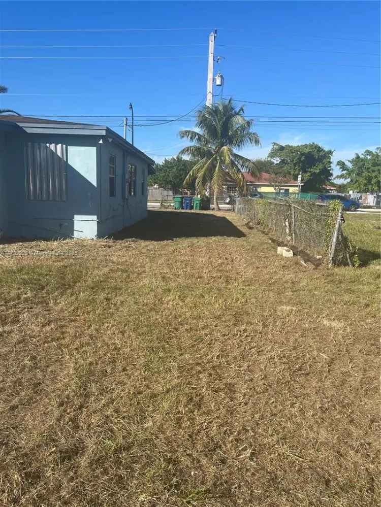 Single-family house For Sale in 12220, Southwest 216th Street, Goulds, Florida