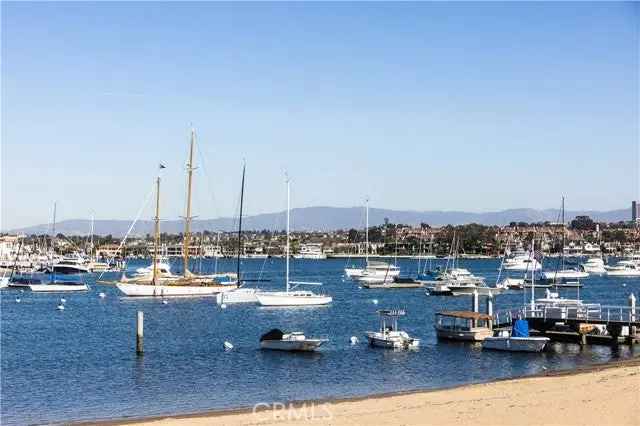 Single-family house For Sale in 925, West Bay Avenue, Newport Beach, California