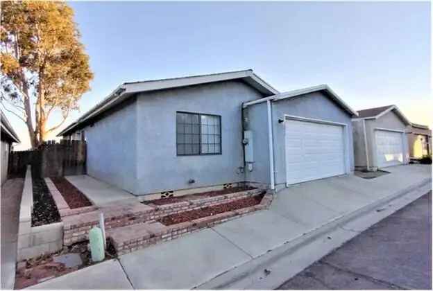 Single-family house For Sale in Rosamond, California