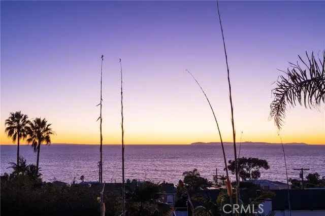 Single-family house For Sale in 31911, Crestwood Place, Laguna Beach, California