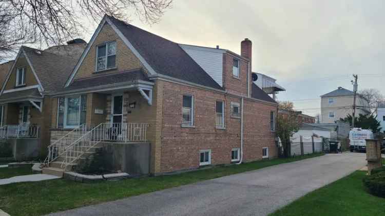 Single-family house For Sale in 4028, North Austin Avenue, Chicago, Illinois