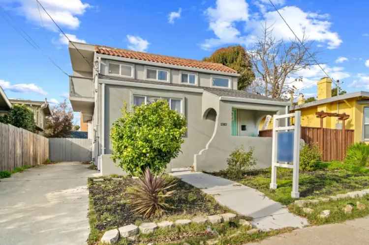 Single-family house For Sale in 2707, Monticello Avenue, Oakland, California