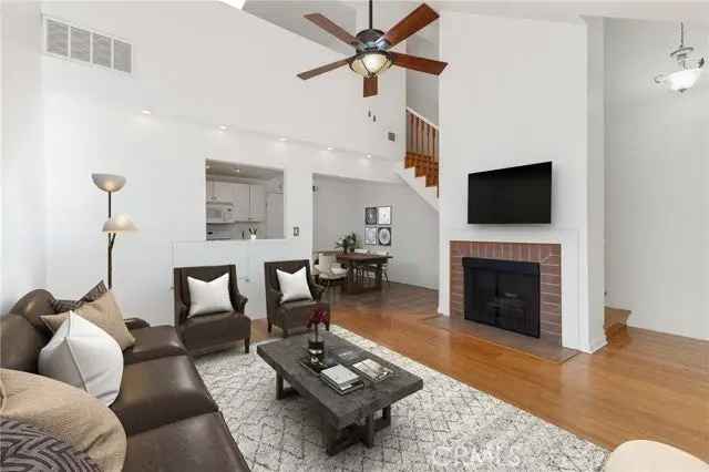 Single-family house For Sale in Long Beach, California