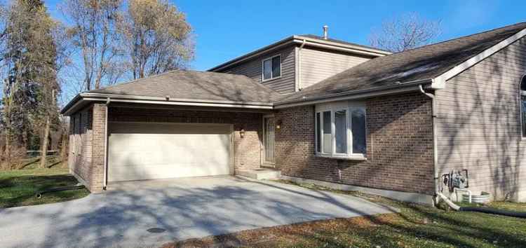 Single-family house For Sale in Steger, Illinois