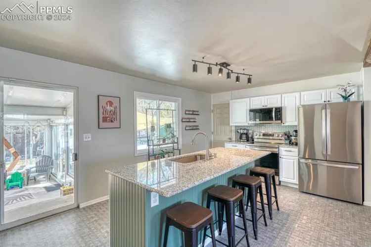 Single-family house For Sale in 1511, North Chelton Road, Colorado Springs, Colorado