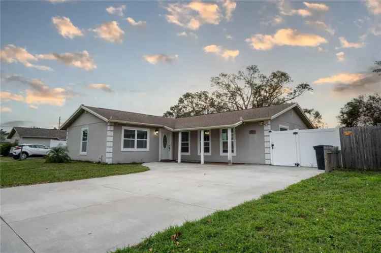 Single-family house For Sale in 1811, North Conrad Avenue, Sarasota, Florida