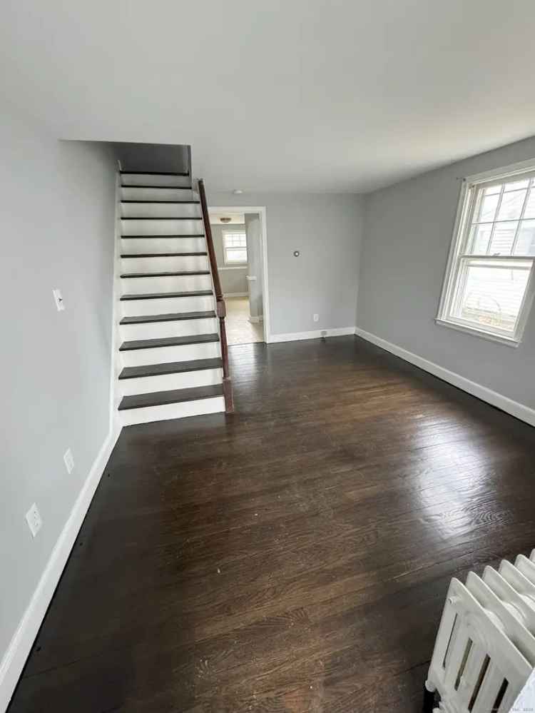 Multi-family house For Sale in 27, Fern Street, Naugatuck, Connecticut