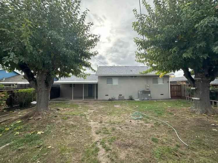 Single-family house For Sale in 8011, Betty Lou Drive, Elk Grove, California