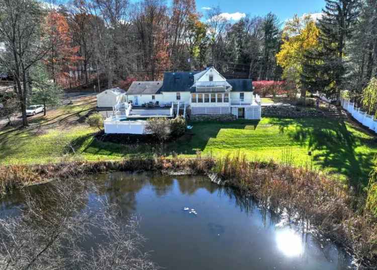 Single-family house For Sale in 115, West Avon Road, Farmington, Connecticut