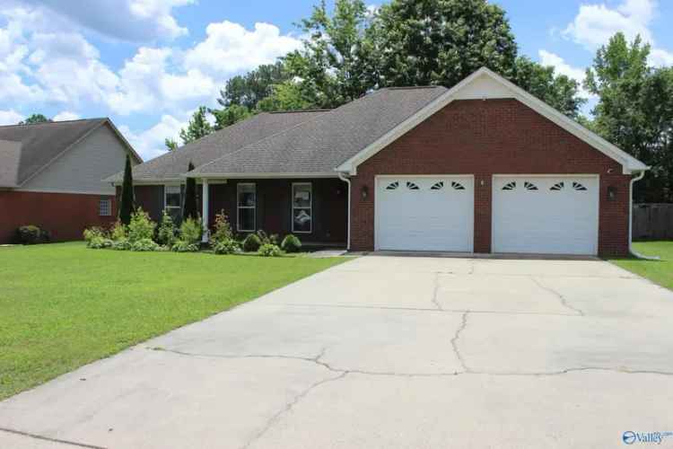 Single-family house For Sale in Hartselle, Alabama