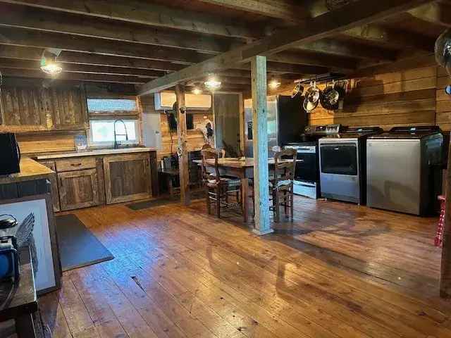 Cabin Rental on Farm - Horses Welcome