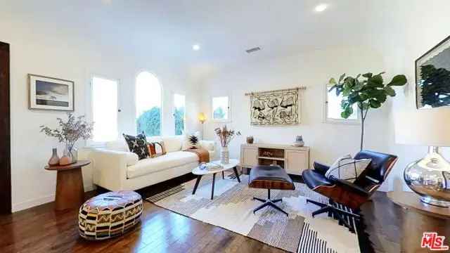 Single-family house For Sale in 2226, Oak Glen Place, Los Angeles, California