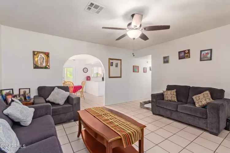 Single-family house For Sale in 8151, West Clarendon Avenue, Phoenix, Arizona