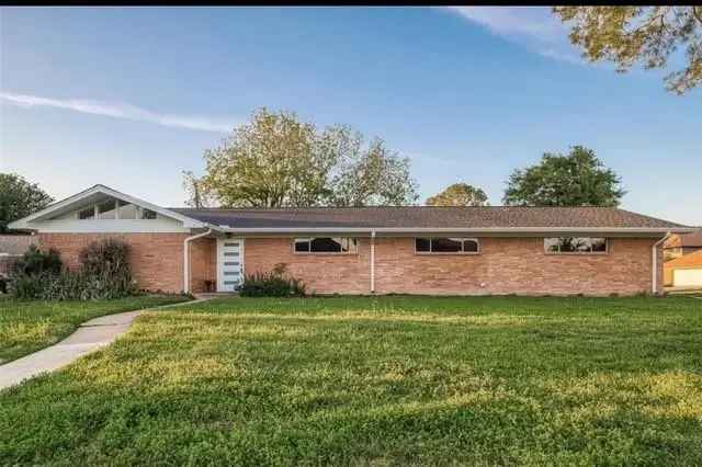 Land For Rent in 4800, Country Club View, Baytown, Texas