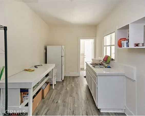 Multi-family house For Sale in 412, East 16th Street, Long Beach, California