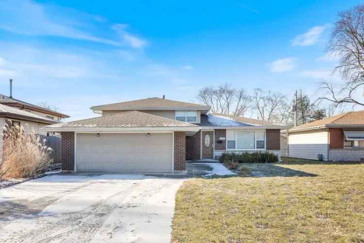 Single-family house For Sale in 1315, Prince Drive, South Holland, Illinois