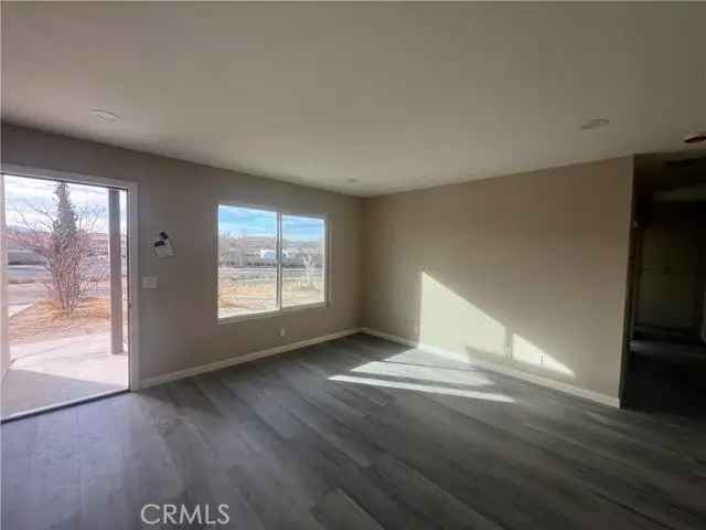 Single-family house For Sale in 15889, Topango Road, Victorville, California