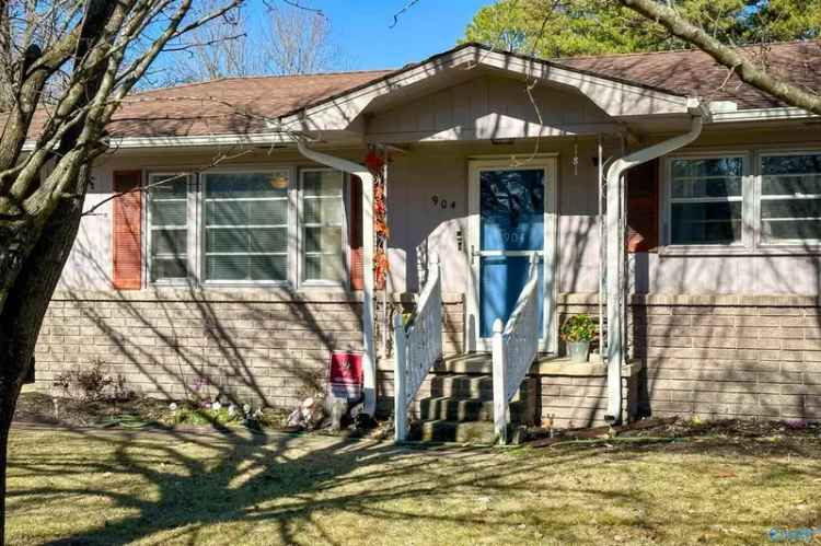 Single-family house For Sale in 904, Edgewood Street Southwest, Decatur, Alabama