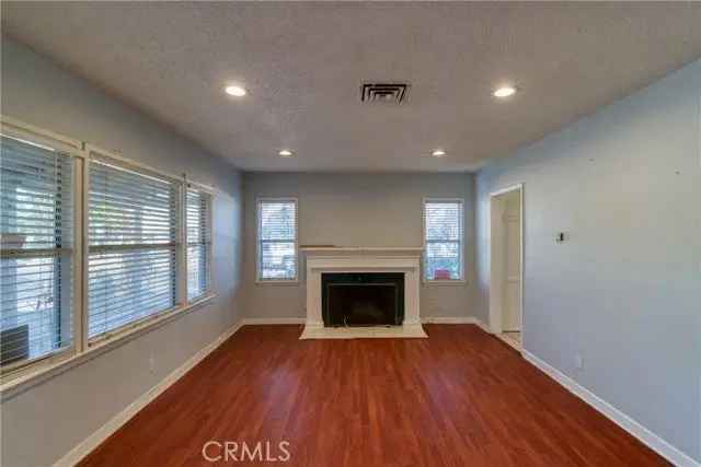 Multi-family house For Sale in 11554, Haynes Street, Los Angeles, California