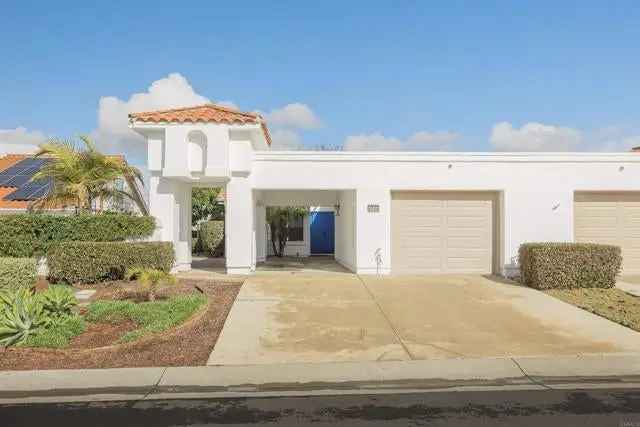 Single-family house For Sale in 5058, Alicante Way, Oceanside, California