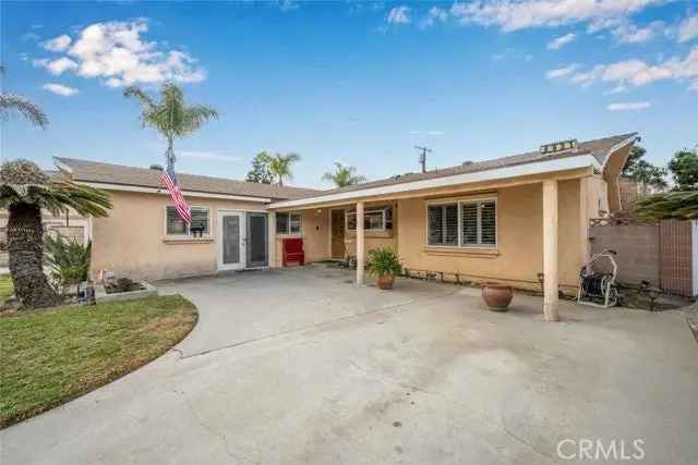 Single-family house For Sale in 8931, Sumner Place, Cypress, California