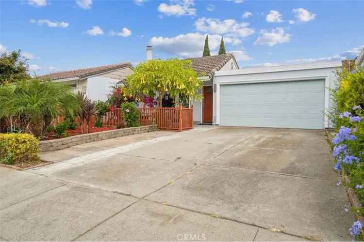 Single-family house For Sale in 32960, Lake Mead Drive, Fremont, California