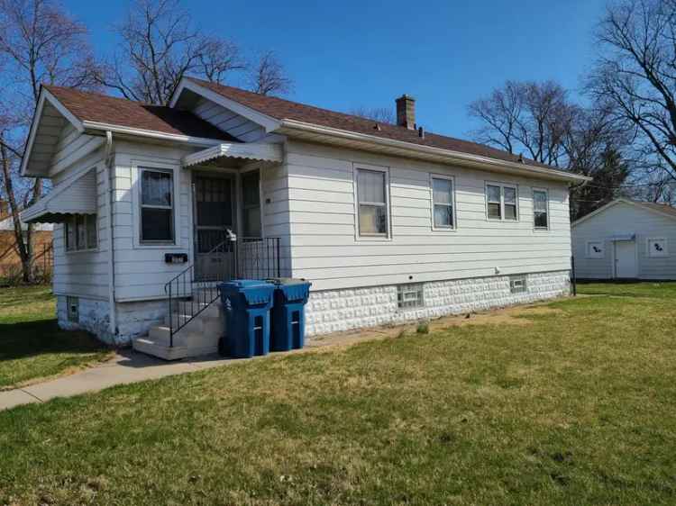 Single-family house For Sale in 3117, Chicago Road, Steger, Illinois