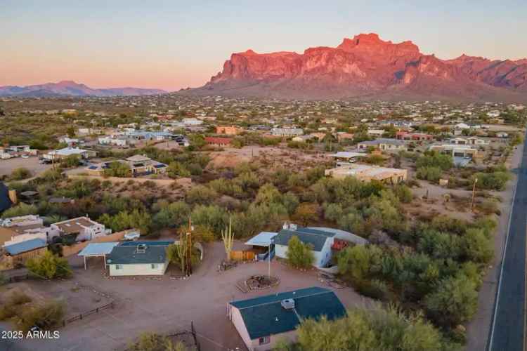 Single-family house For Sale in 867, North Arroya Road, Apache Junction, Arizona