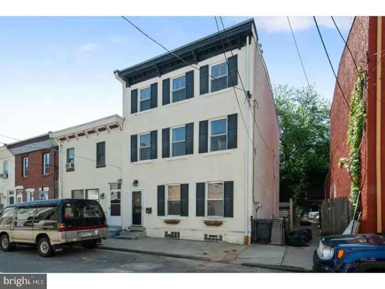 3 Bed 2.5 Bath Manayunk End Rowhome For Rent