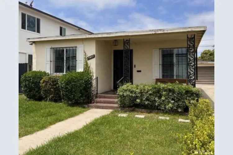 Single-family house For Sale in 3037, Pacific Avenue, Long Beach, California