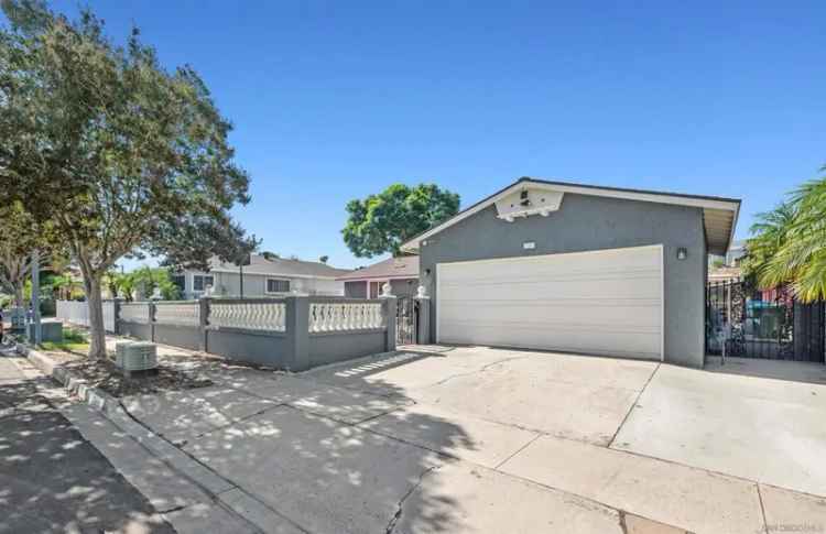 Single-family house For Sale in 240, Ledgewood Lane, San Diego, California