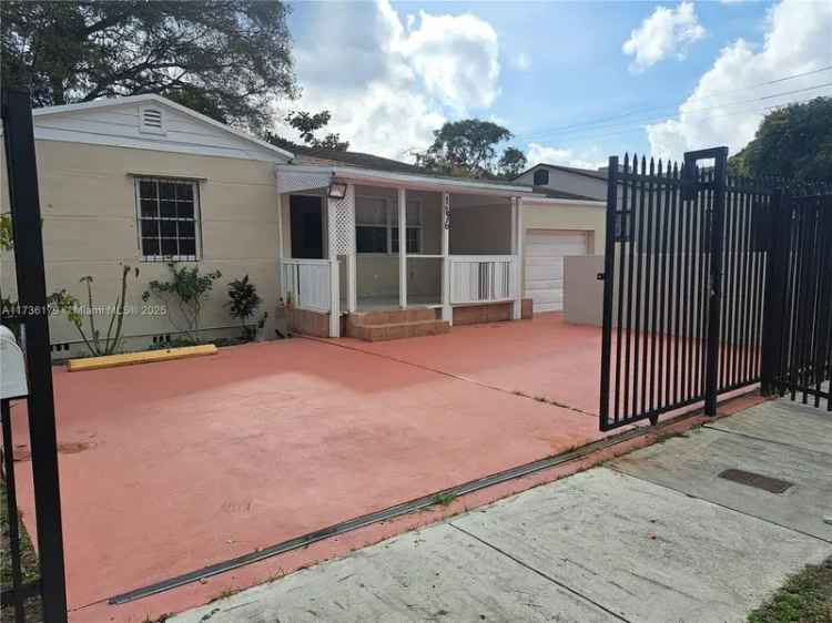 Single-family house For Sale in 1276, Northwest 42nd Street, Miami, Florida