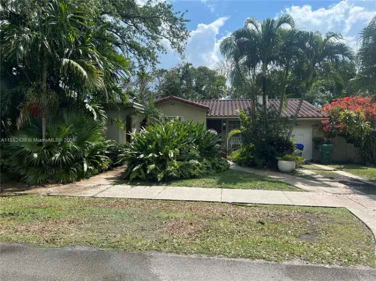 Single-family house For Sale in 3910, Southwest 2nd Street, Coral Gables, Florida