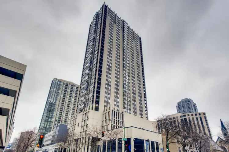 Condo For Sale in 1122, North Clark Street, Chicago, Illinois