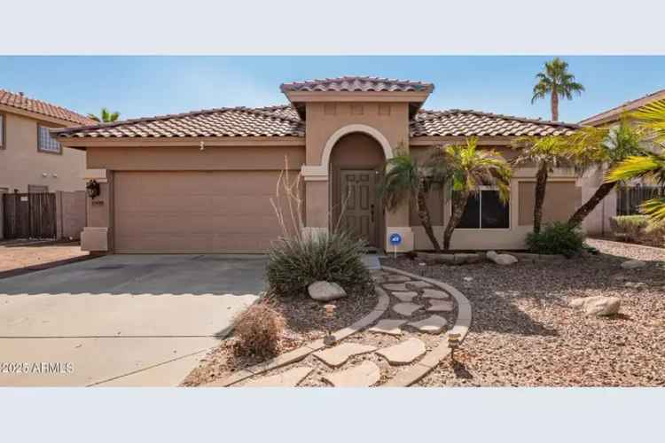 Single-family house For Sale in 15839, West Calavar Road, Surprise, Arizona