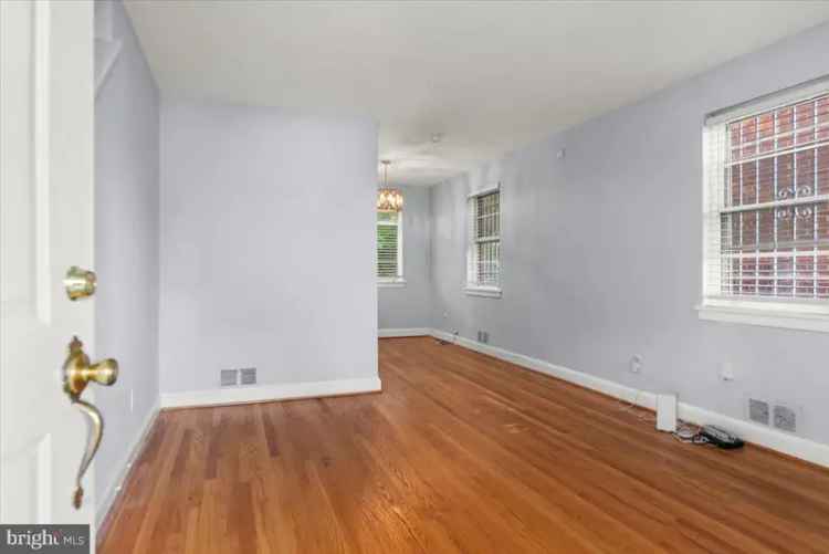 Single-family house For Sale in 608, Burns Street Southeast, Washington, District of Columbia