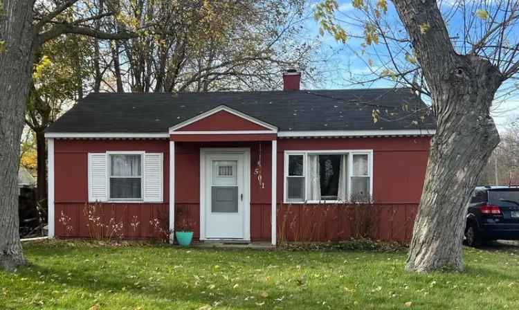 Single-family house For Sale in 501, Walton Avenue, Michigan City, Indiana