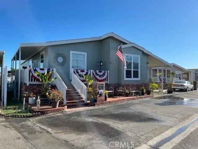 Single-family house For Sale in 16222, Monterey Lane, Huntington Beach, California